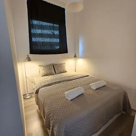 Trendy & Quiet Urban Oasis Flat