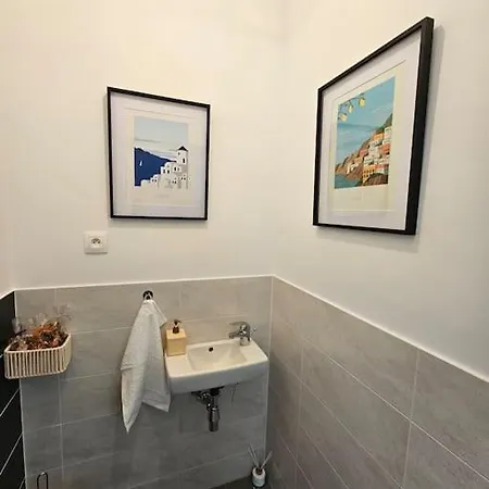 Trendy & Quiet Urban Oasis Flat Pozsony
