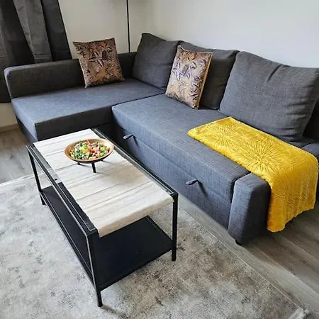 Trendy & Quiet Urban Oasis Flat * Братислава