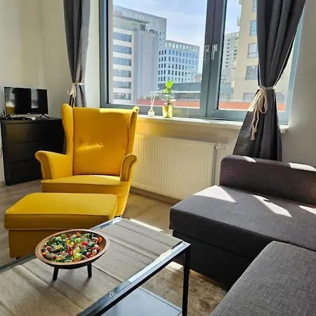 Trendy & Quiet Urban Oasis Flat *