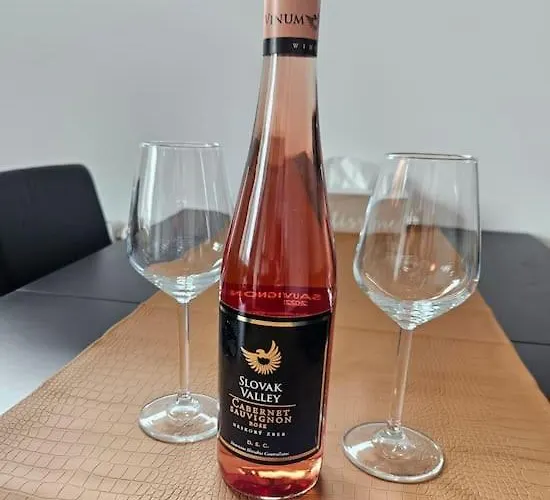 Trendy & Quiet Urban Oasis Flat * ブラチスラヴァ