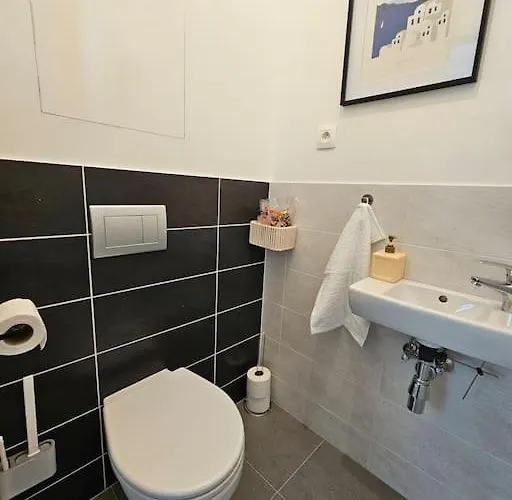 Apartament Trendy & Quiet Urban Oasis Flat *