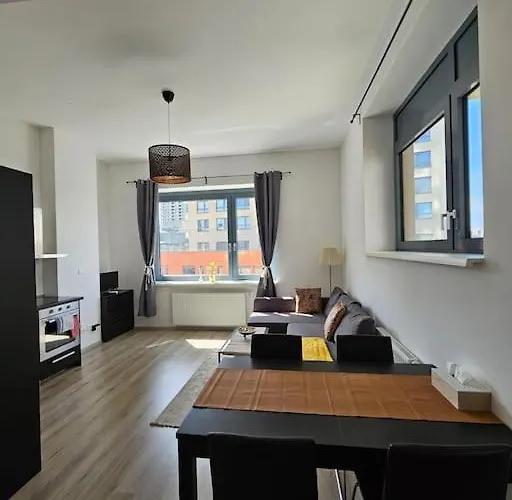 Trendy & Quiet Urban Oasis Flat *