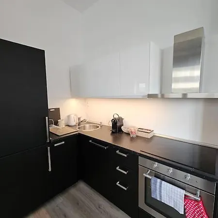 Trendy & Quiet Urban Oasis Flat * Bratislava